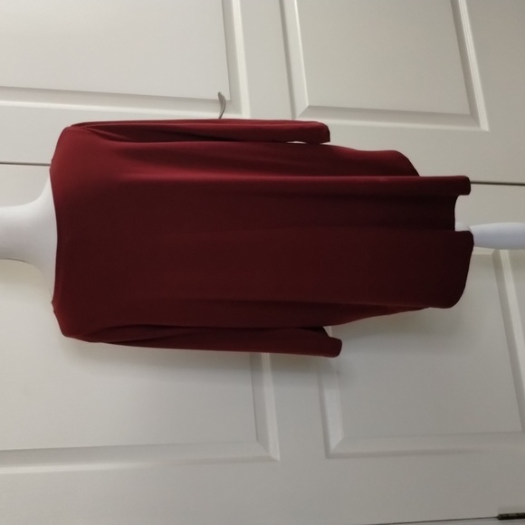 Zenana women's Size 1X maroon long sleeve rounded bottom blouse V-neck - Picture 5 of 10